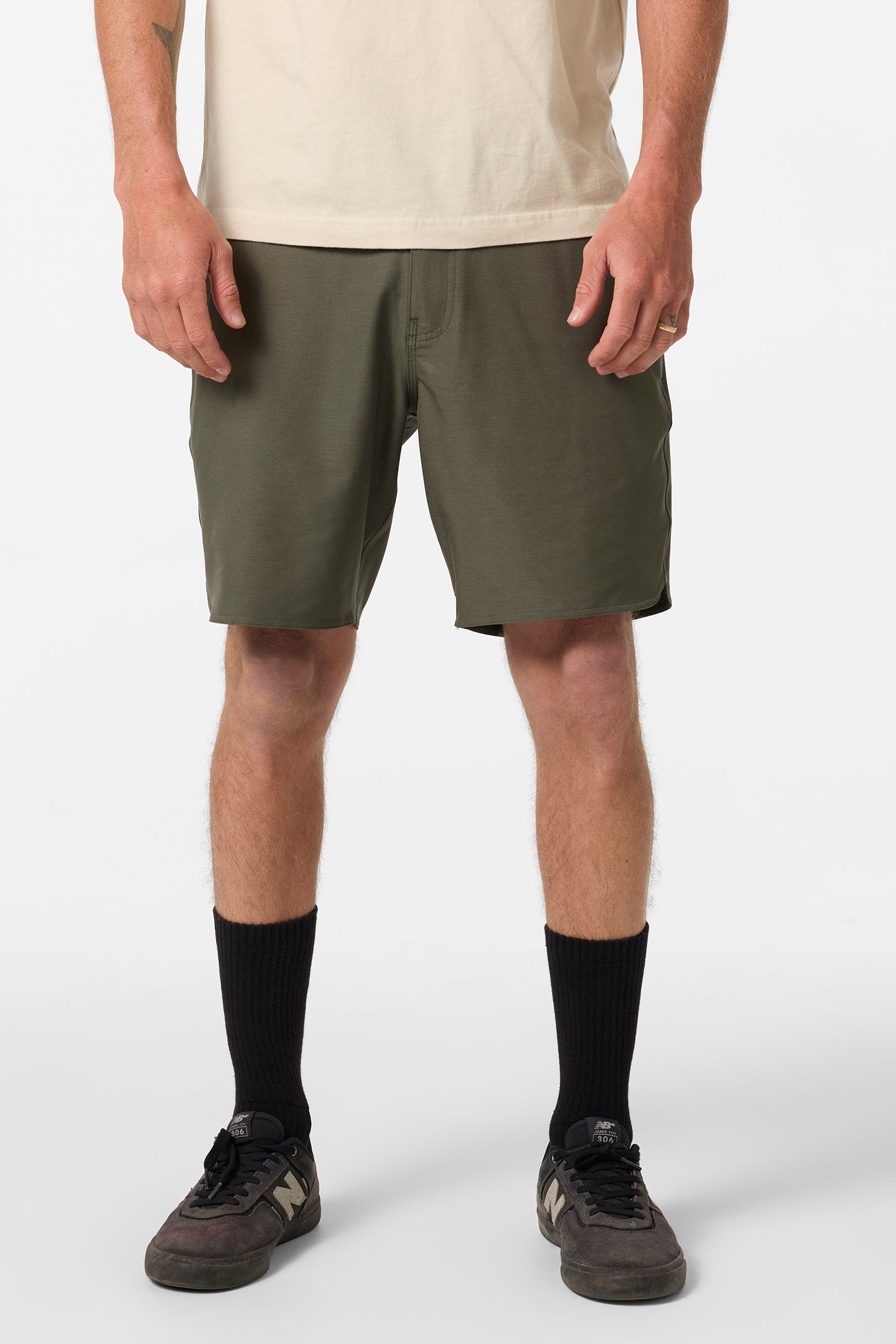 Utility Scallop Hybrid 18 Hybrid Shorts - Image 2