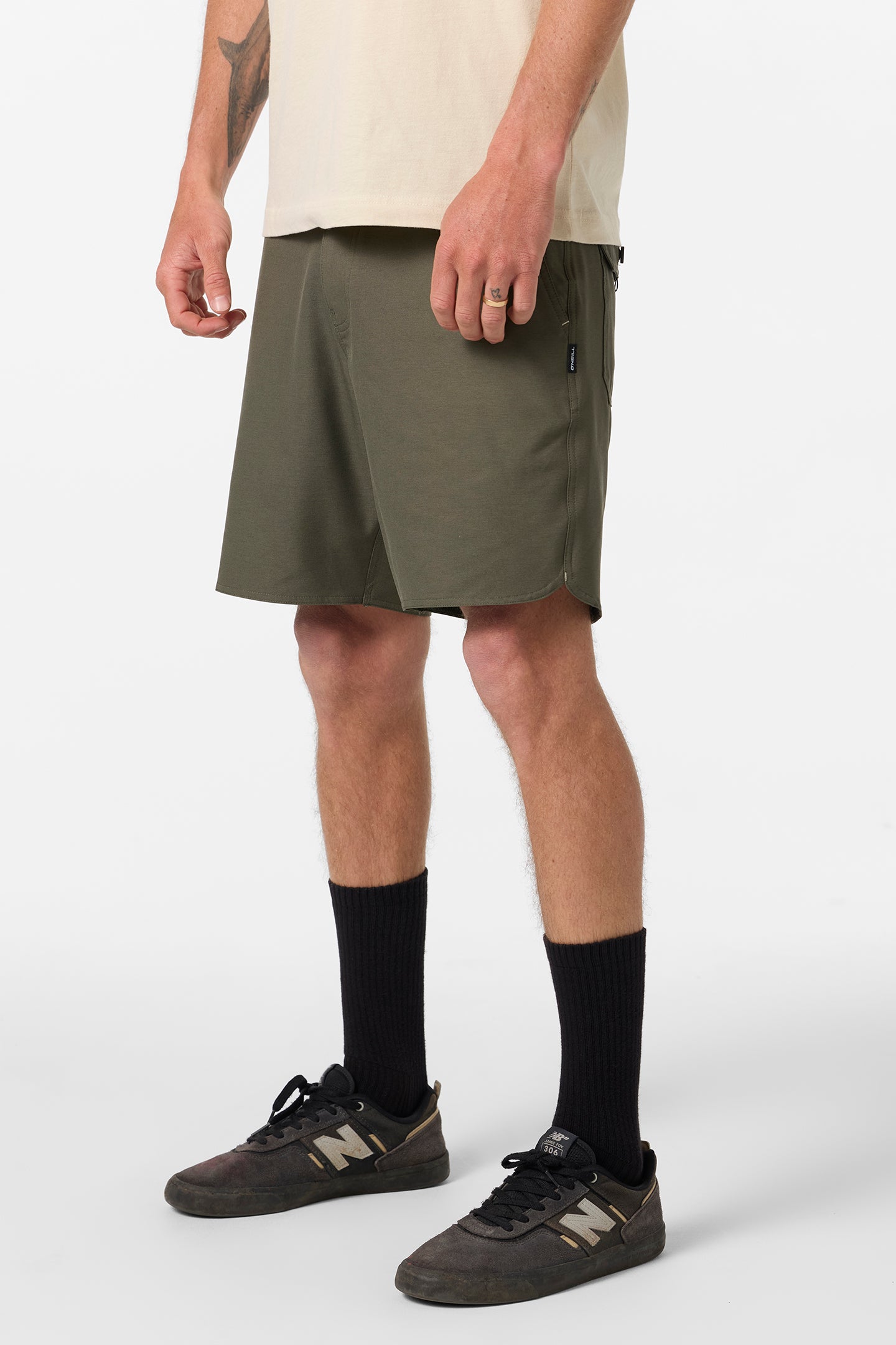 Utility Scallop Hybrid 18 Hybrid Shorts - Image 3